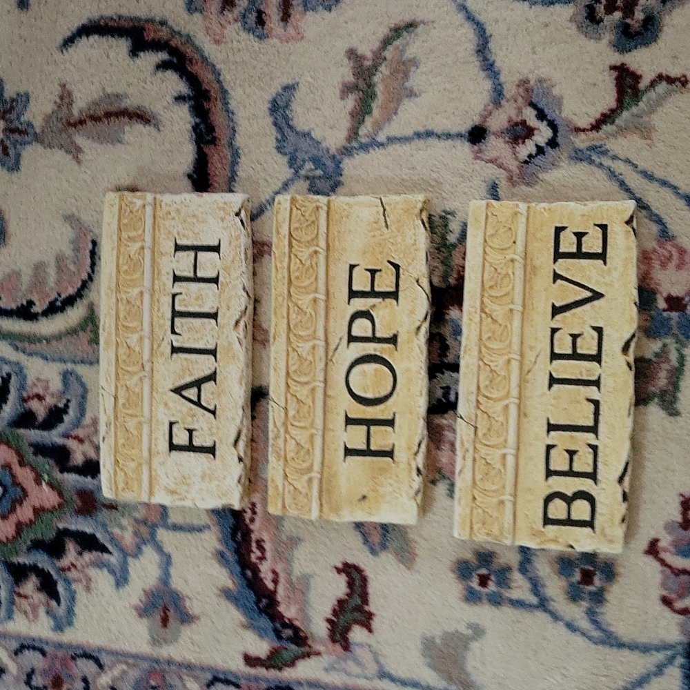 Set of 3 decorative plaques: Faith, Hope, Believe.